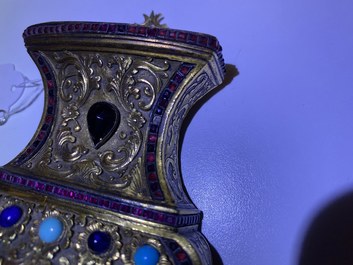 Une horloge murale en bronze dor&eacute; incrust&eacute; de pierres semi-pr&eacute;cieuses, ateliers de Canton et George Prior de Londres pour la Chine, Qianlong