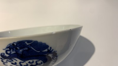 Een diverse collectie Chinees blauw-wit en famille rose porselein, 19/20e eeuw