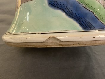 A Chinese famille verte 'battle scene' vase, 19th C.