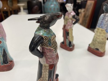Een complete set met de twaalf dieren uit de Chinese zodiak in famille rose porselein, Hongxian zegelmerk, Republiek