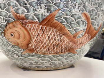 A Chinese famille verte 'tianqiu ping' vase with a dragon and carps, Qianlong mark, 19th C.