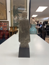 Een Khmer zandstenenen figuur van Boeddha, Thailand, Lopburi periode, 12/14e eeuw