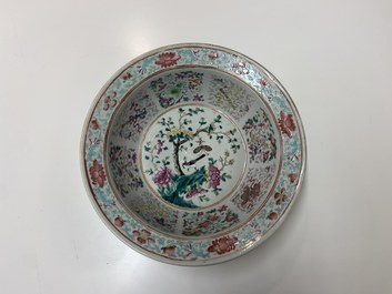 Twee Chinese famille rose kommen, 19e eeuw