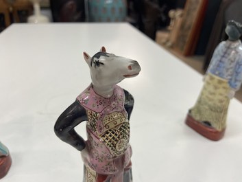Een complete set met de twaalf dieren uit de Chinese zodiak in famille rose porselein, Hongxian zegelmerk, Republiek