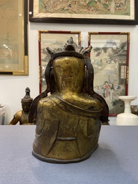 Une figure de Bouddha assis en bronze dor&eacute;, Chine, Ming