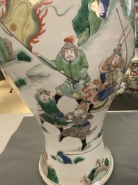 A Chinese famille verte 'battle scene' vase, 19th C.
