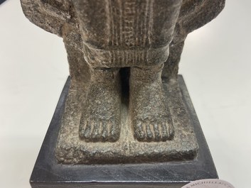 Een Khmer zandstenenen figuur van Boeddha, Thailand, Lopburi periode, 12/14e eeuw