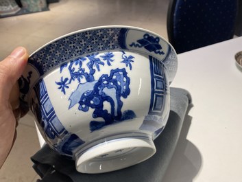 Een Chinese blauw-witte 'klapmuts' kom, Kangxi merk en periode