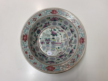 Twee Chinese famille rose kommen, 19e eeuw