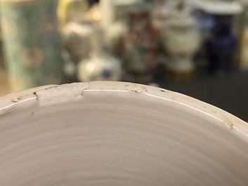 A Chinese famille verte 'battle scene' vase, 19th C.