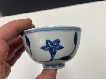 Een Chinese blauw-witte 'paleis' kom, Kangxi