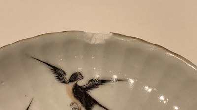 Zeven Chinese famille rose schotels, een theepot en een dekseldoos, 19e eeuw