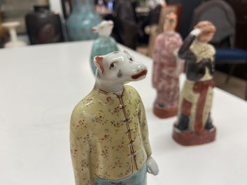 Een complete set met de twaalf dieren uit de Chinese zodiak in famille rose porselein, Hongxian zegelmerk, Republiek