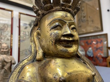 Une figure de Bouddha assis en bronze dor&eacute;, Chine, Ming