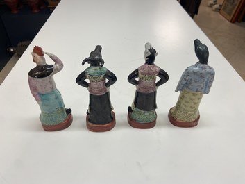 Een complete set met de twaalf dieren uit de Chinese zodiak in famille rose porselein, Hongxian zegelmerk, Republiek