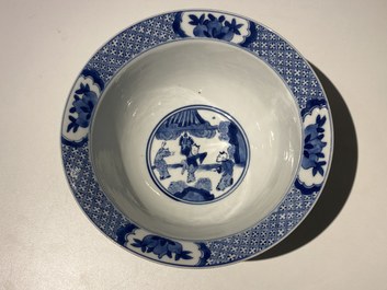 Een Chinese blauw-witte 'klapmuts' kom, Kangxi merk en periode