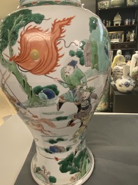 A Chinese famille verte 'battle scene' vase, 19th C.