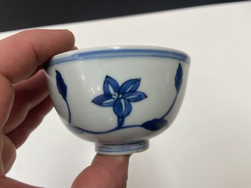 Een Chinese blauw-witte 'paleis' kom, Kangxi