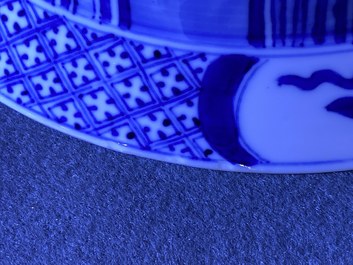 Een Chinese blauw-witte 'klapmuts' kom, Kangxi merk en periode