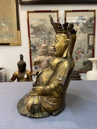 Une figure de Bouddha assis en bronze dor&eacute;, Chine, Ming
