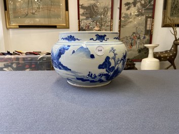Een Chinese blauw-witte kom met figuren in een landschap, Kangxi