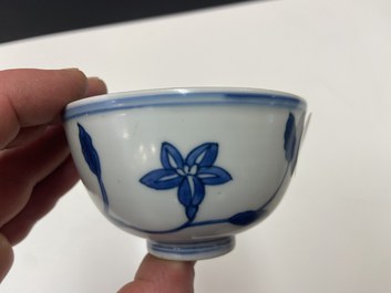 Een Chinese blauw-witte 'paleis' kom, Kangxi