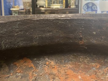 Een zeer grote Chinese bronzen wierookbrander, Xuande merk, Ming