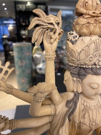 Une grande figure d'Avalokitesvare en ivoire sculpt&eacute;, Chine, 19&egrave;me