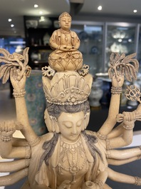 Une grande figure d'Avalokitesvare en ivoire sculpt&eacute;, Chine, 19&egrave;me