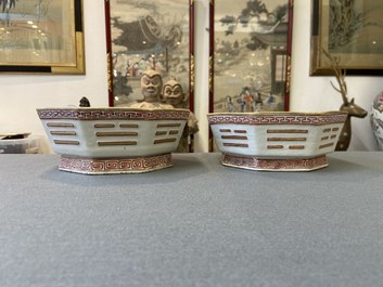 Een paar Chinese octagonale kommen met trigrammen, Tongzhi merk en periode