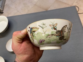 Een diverse collectie Chinees blauw-wit en famille rose porselein, 19/20e eeuw
