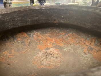 Een zeer grote Chinese bronzen wierookbrander, Xuande merk, Ming