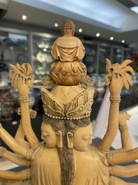 Une grande figure d'Avalokitesvare en ivoire sculpt&eacute;, Chine, 19&egrave;me
