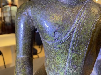 A large Burmese bronze figure of Buddha, 17/18th C.