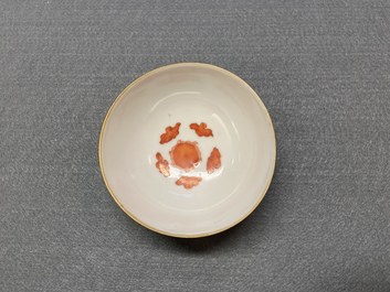 Een diverse collectie Chinees blauw-wit en famille rose porselein, 19/20e eeuw