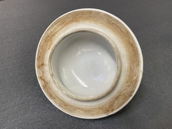 Drie Chinese blauw-witte dekselvazen, Kangxi merk, 19e eeuw