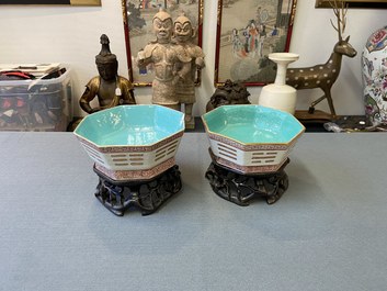 Een paar Chinese octagonale kommen met trigrammen, Tongzhi merk en periode