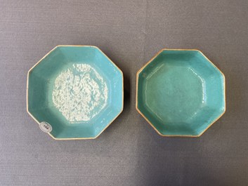 Een paar Chinese octagonale kommen met trigrammen, Tongzhi merk en periode