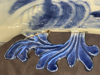 Een Chinese blauw-witte vaas met krijgers, 19e eeuw