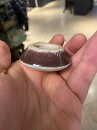 Un vase sur support en porcelaine de Chine &agrave; &eacute;mail 'fleur de p&ecirc;cher', marque de Kangxi, 19/20&egrave;me