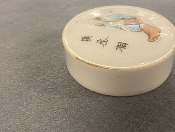 Five Chinese famille rose 'Wu Shuang Pu' stacking boxes and covers, 19th C.