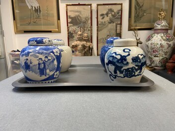Veertien Chinese blauw-witte vazen, 18/20e eeuw