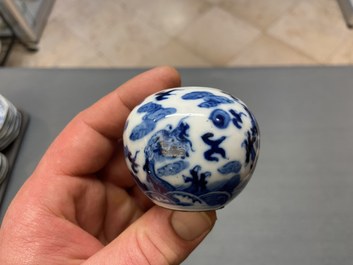 Een uitgebreide en diverse collectie Chinees porselein, Kangxi en later
