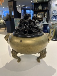 Un br&ucirc;le-parfum en bronze aux anses et pieds en forme d'&eacute;l&eacute;phants, Chine, marque et &eacute;poque de Qianlong