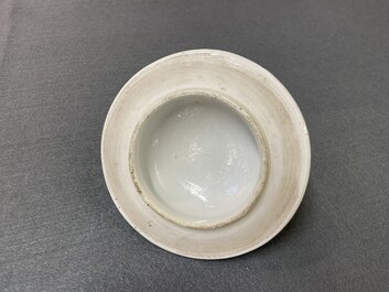 Drie Chinese blauw-witte dekselvazen, Kangxi merk, 19e eeuw