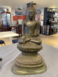 A large Burmese bronze figure of Buddha, 17/18th C.