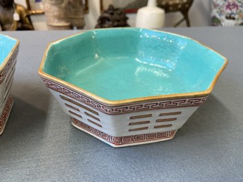 Een paar Chinese octagonale kommen met trigrammen, Tongzhi merk en periode