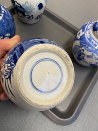Veertien Chinese blauw-witte vazen, 18/20e eeuw
