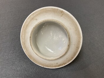 Drie Chinese blauw-witte dekselvazen, Kangxi merk, 19e eeuw