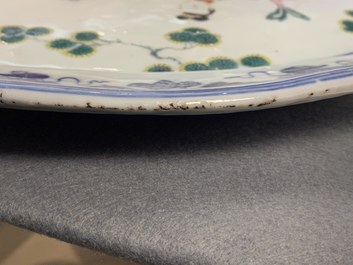 Une paire de plats de forme ovale en porcelaine de Chine famille rose, Qianlong